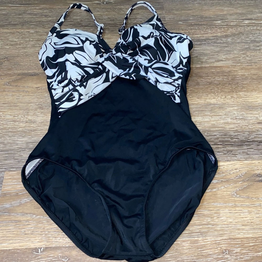 Jantzen swimwear one-piece black & white size 12